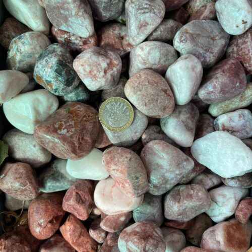 Piedra mármol rosado pulido canto rodado